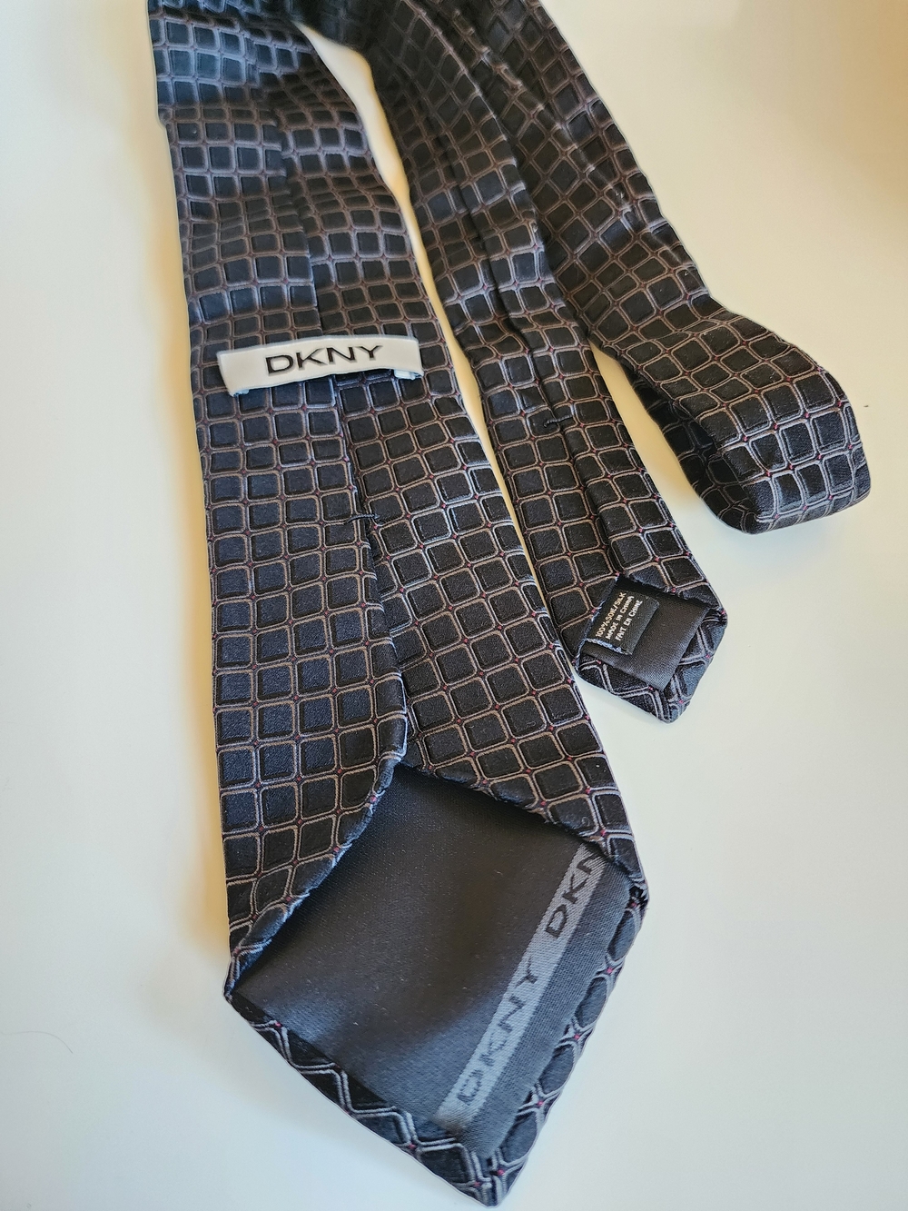 DKNY 100% Silk Men’s Tie – Black Geometric Square Pattern